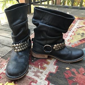 Steve Madden black leather boots
